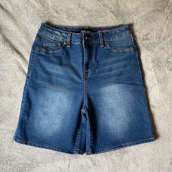 FAITH JEANS HIGHT WAIST SHORT SIZE 6 - Picture 1 of 4